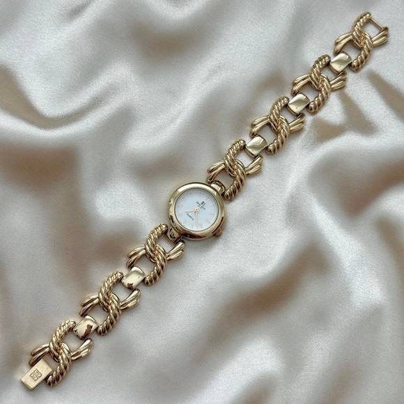 AUTHENTIC RARE VINTAGE GIVENCHY GOLD WATCH - Picture 2 of 7